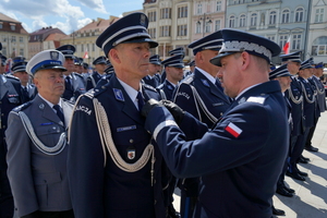 wręczanie odznaczeń policjantom oraz wyróżnionym gościom