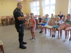 Spotkanie policjantów z półkolonistami