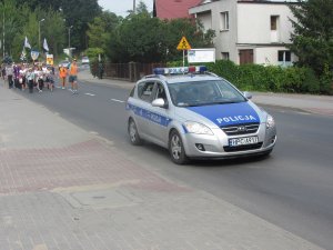 Policjanci zabezpieczali przejście pielgrzymek