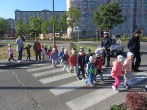 Przedszkolaki zaprosiły Policjantów