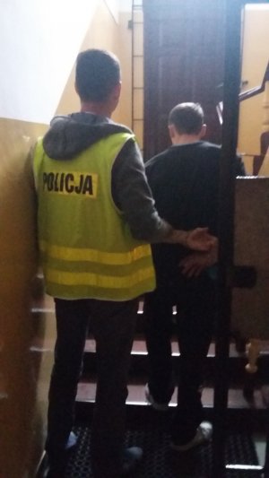 Policjant w czasie wolnym od służby zatrzymał włamywacza