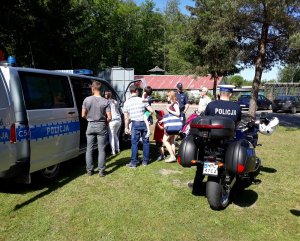 Policjanci na Dniu Dziecka