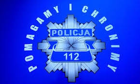 Rypińscy policjanci wyprowadzili mężczyznę z zadymionego mieszkania