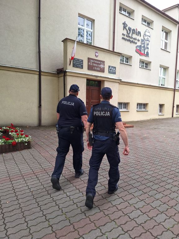 Bezpieczne zakończenie roku szkolnego w powiecie rypińskim – działania rypińskich policjantów.