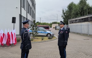 dowódca uroczystości składa meldunek z-cy Komendantowi Wojewódzkiemu policji w bydgoszczy
