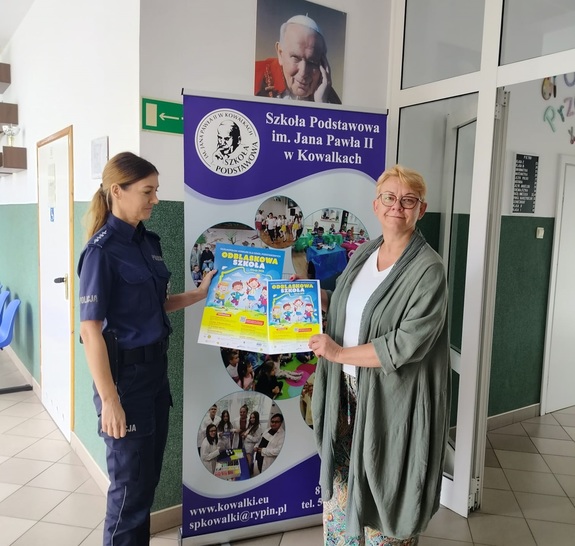 Policjanci zachęcają do udziału w konkursie „Odblaskowa szkoła”
