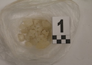 worek foliowy z zawartoscia białych kryształków