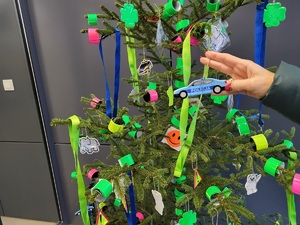 zdjecie odblaski w kształcie policyjnego radiowozu