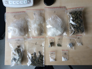 worki foliowe z zawartoscią zabezpieczonych substancji ponumerowane od 1 do 12