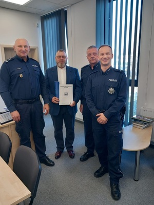 zdjecie grupowe, czterech osób