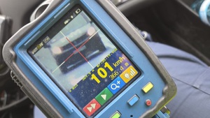 zdjecie miernika prędkości na którym jest wartośc 101 km/h