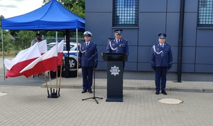 na mównicy przemawia Komendant powiatowy
